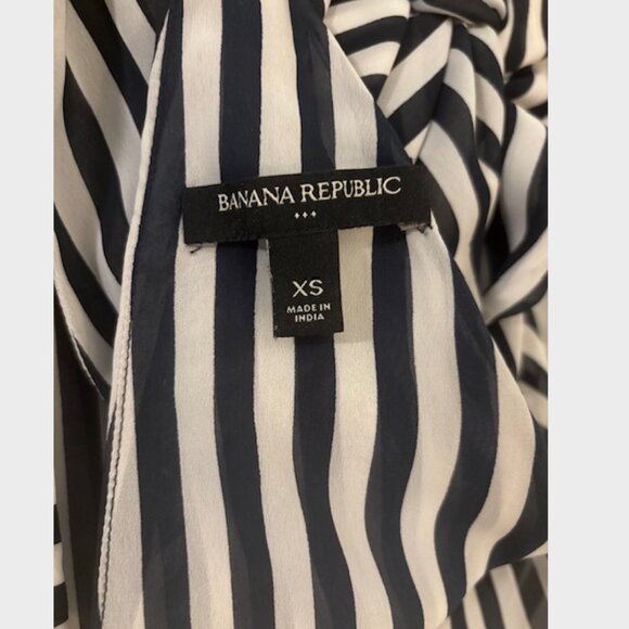 Classy Striped Banana Republic Sleeveless Top with Tie Bow - Picture 6 of 8